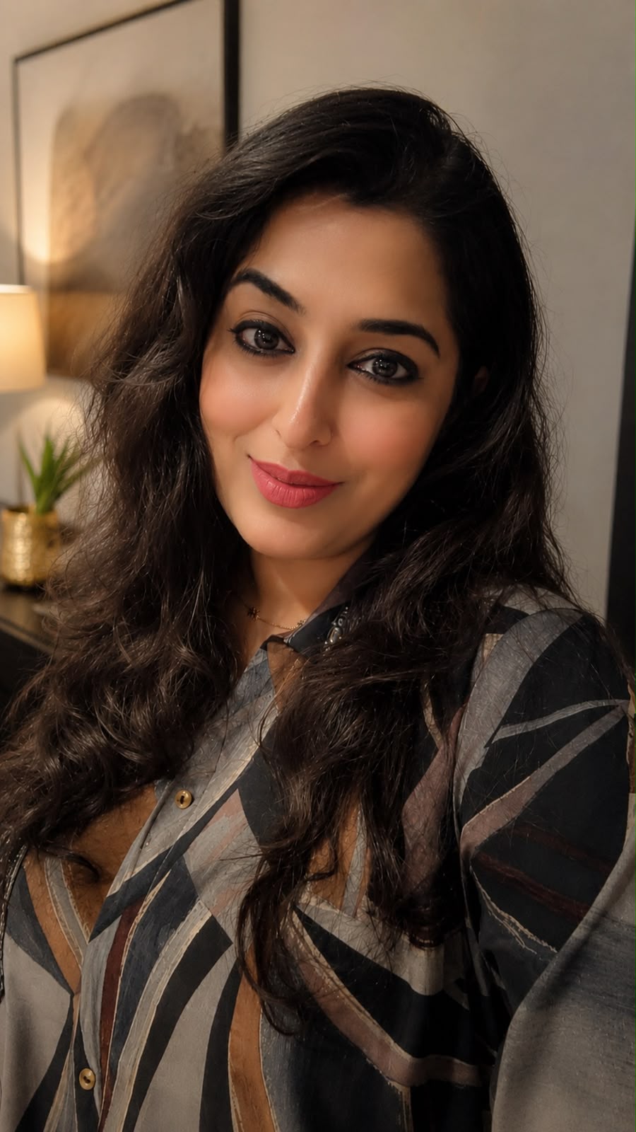 Khusboo Jaiin coaching, guiding clients through the Mental Noise Reset Method